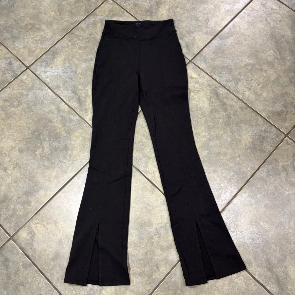 ALO YOGA Black High-Waist Flutter Legging XS Front Split Bootcut Outdoor Casual